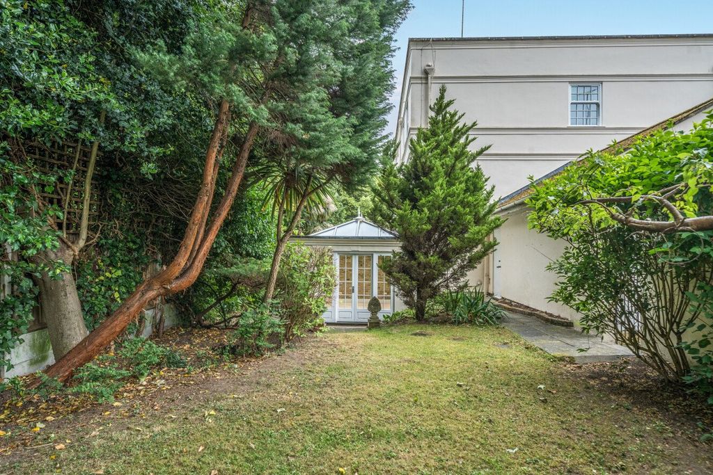 Property photo 2 of 11 Picture No. 17