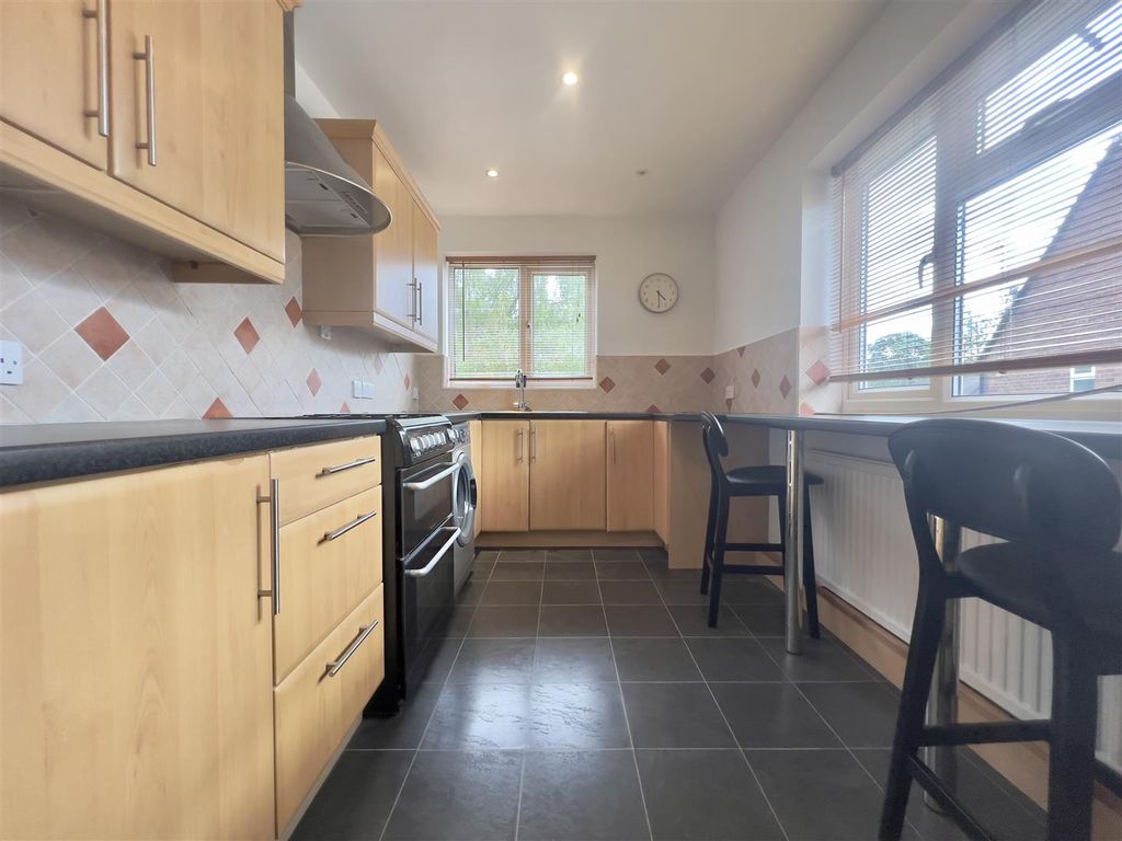 Property photo 2 of 8 Kitchen