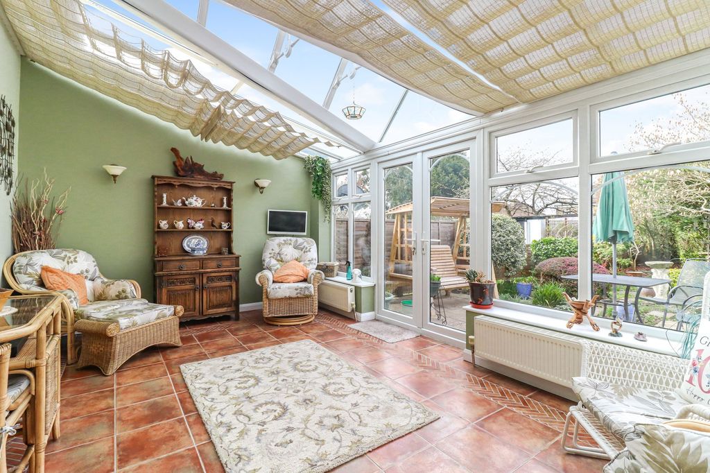 Additional image 9 of 3 bed semi-detached house for saleThe Crescent, Abbots Langley WD5