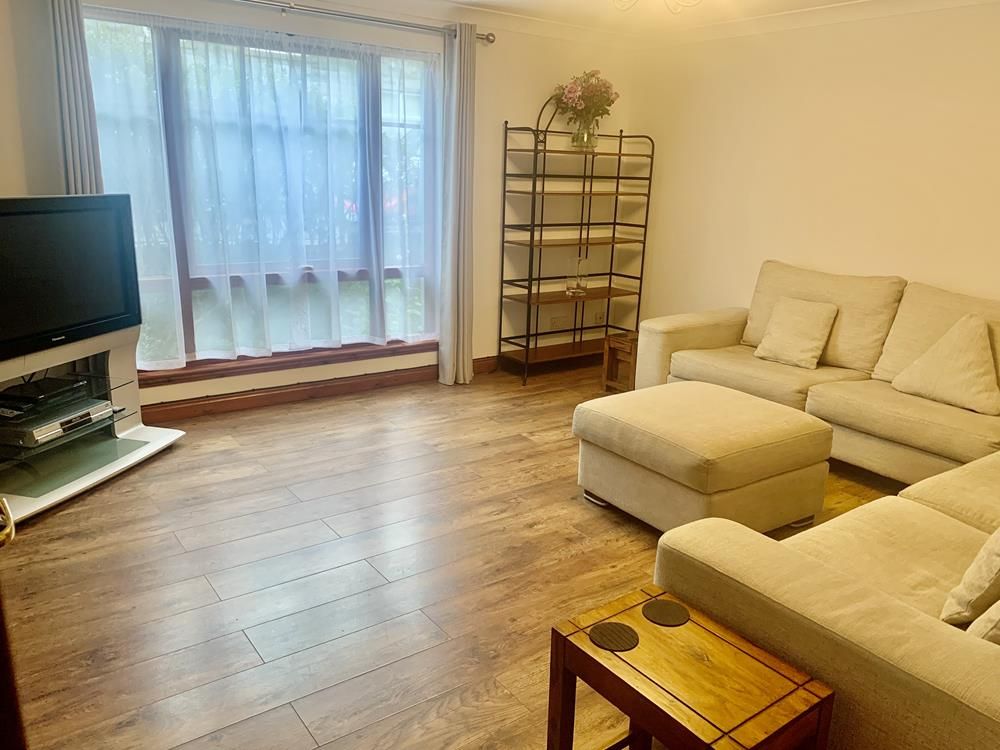 Property photo 1 of 8 Lounge 1