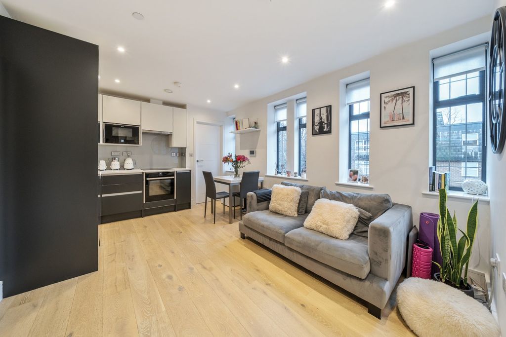 Property photo 2 of 11 Picture No. 15