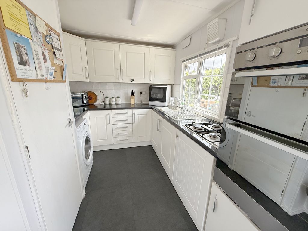 Property photo 2 of 14 Kitchen