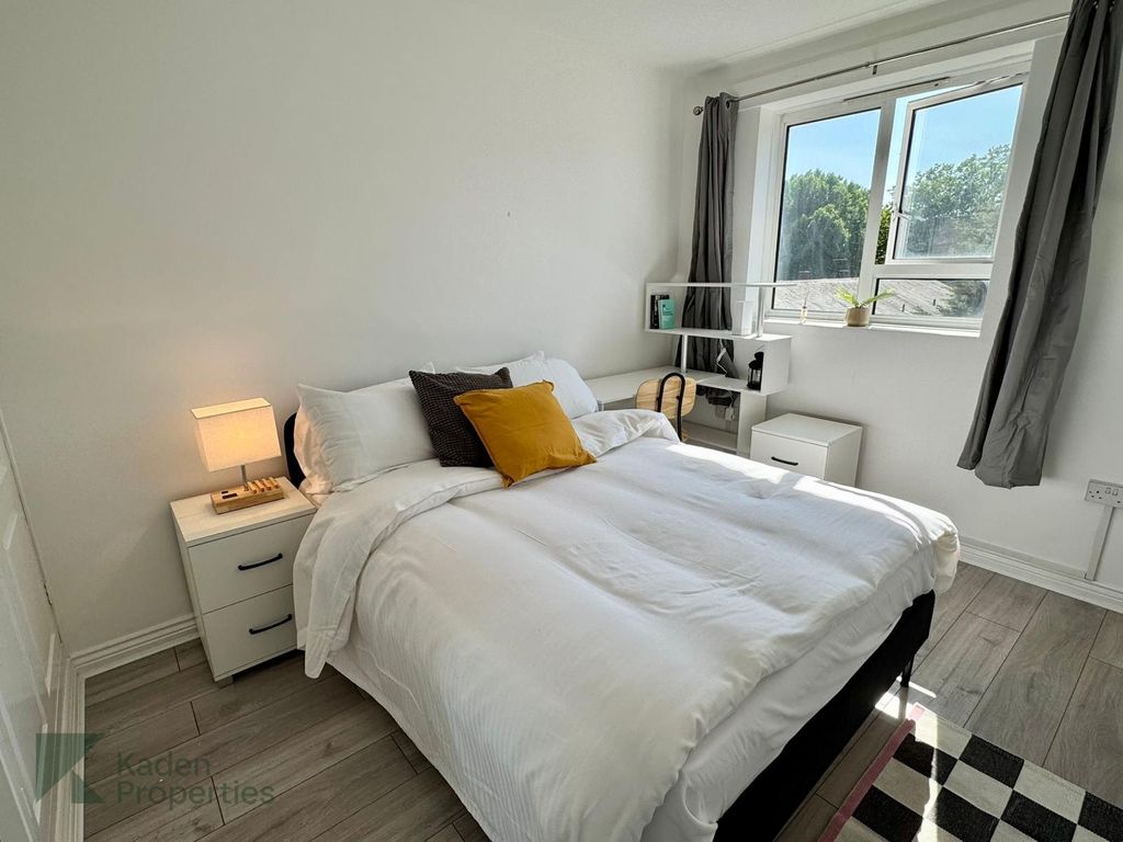 Property photo 2 of 33