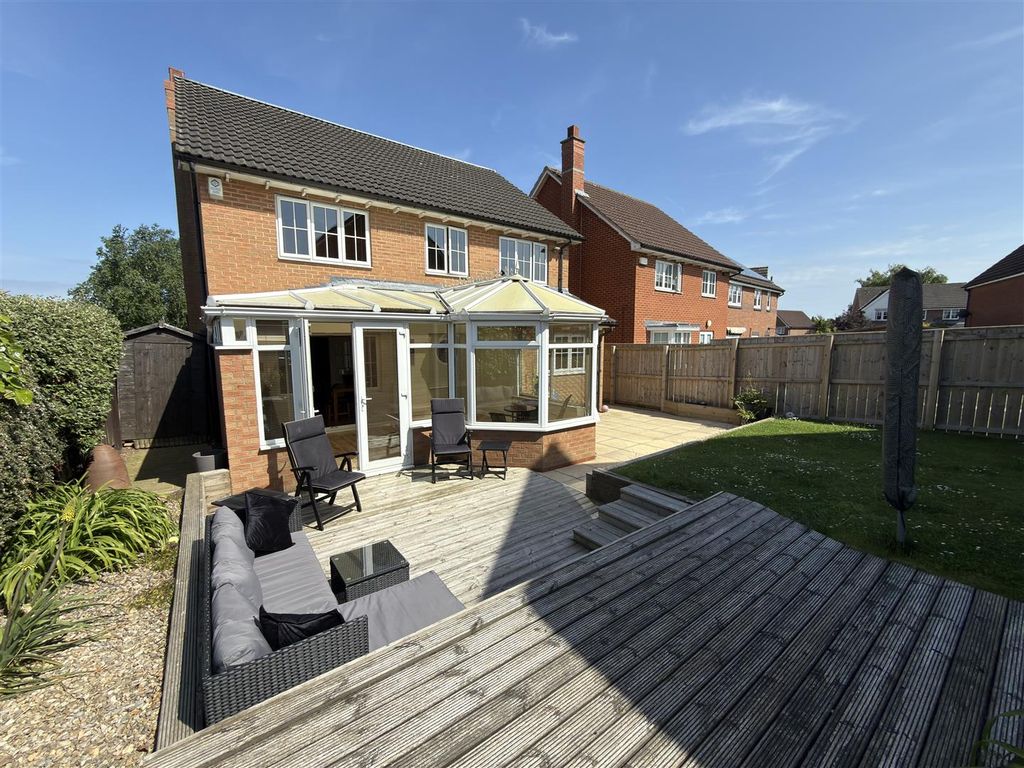 Property photo 2 of 15 Externally