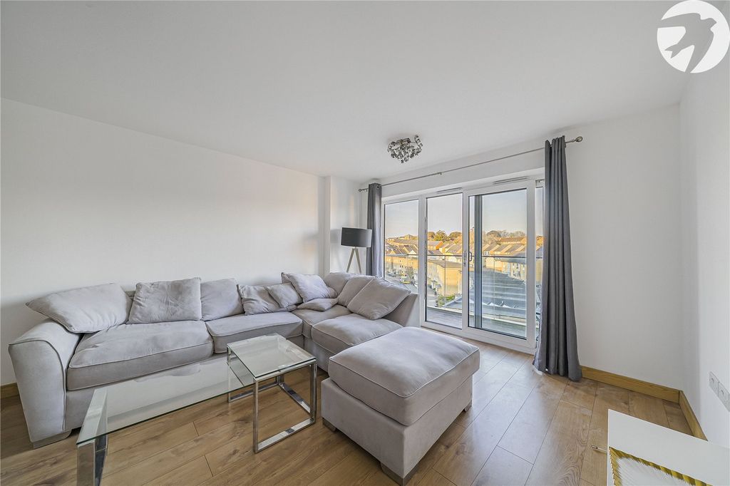 Property photo 2 of 30 Living Room