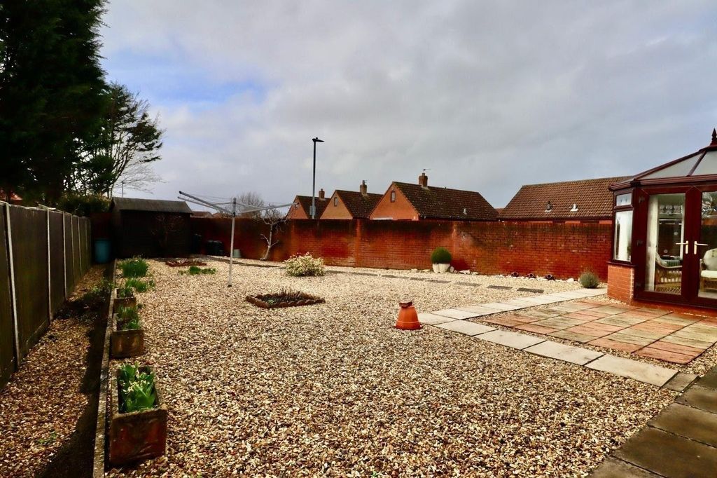 Property photo 3 of 18 Garden