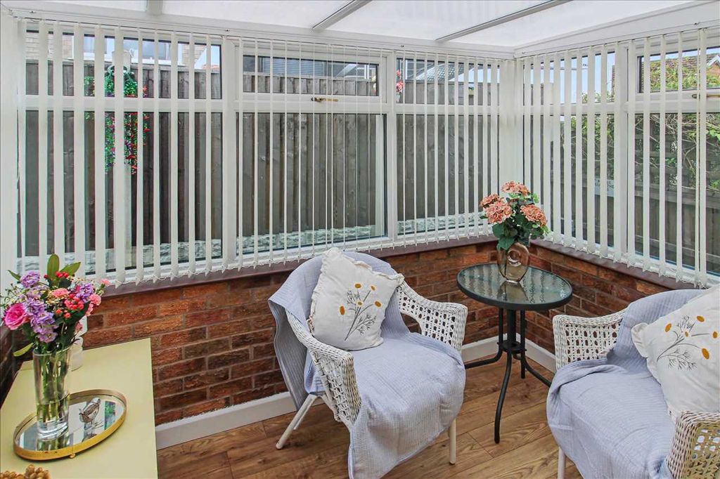 Property photo 2 of 22 Conservatory