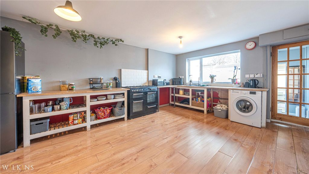 Property photo 2 of 28 Picture No. 13