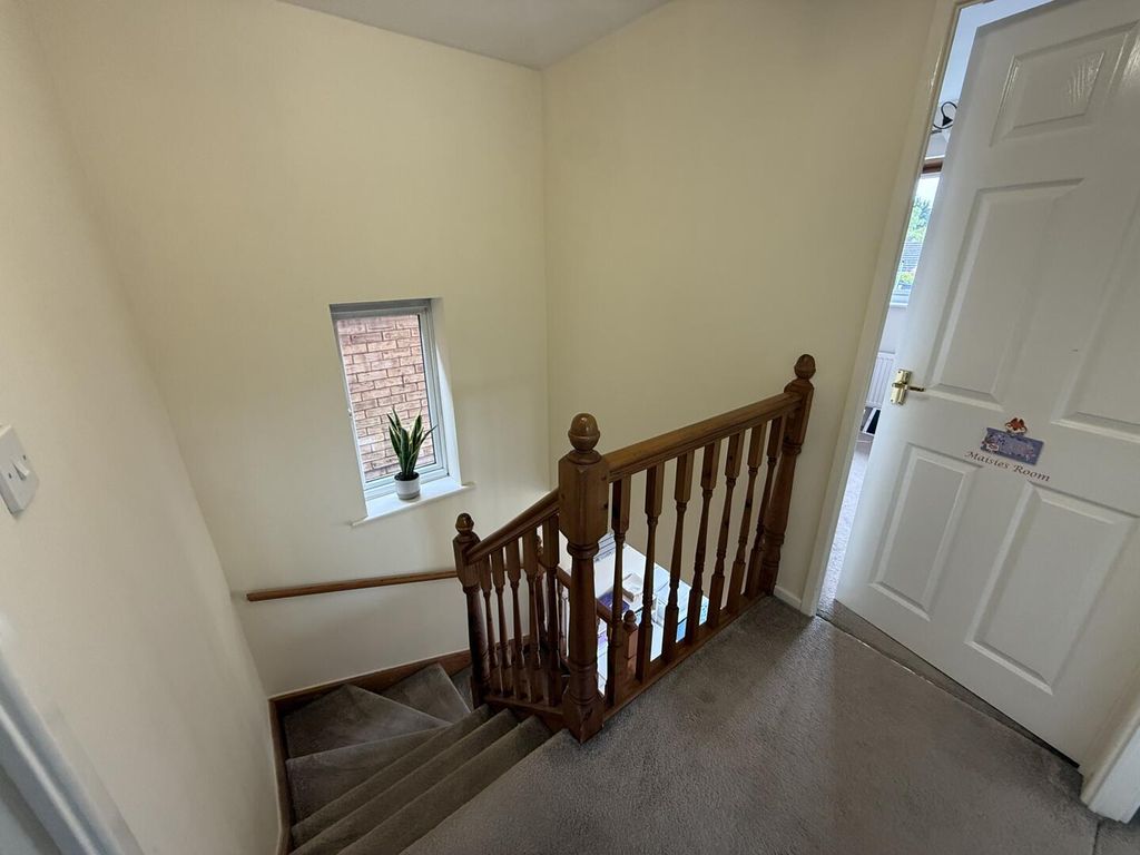 Property photo 3 of 9 Hallway