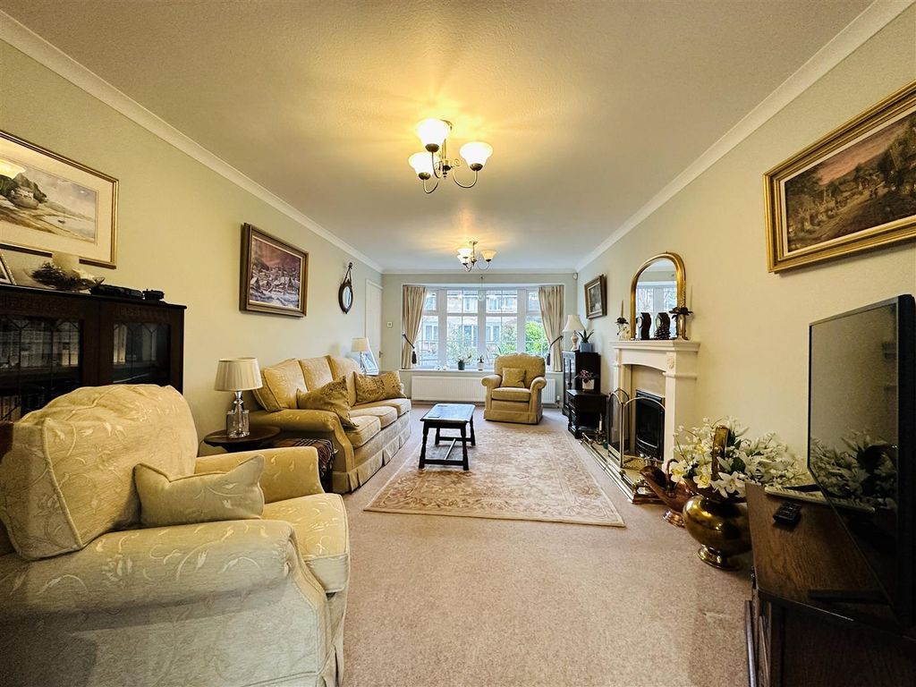 Property photo 2 of 29 Lounge