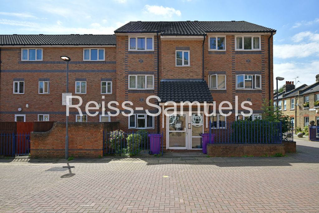 Property photo 3 of 32