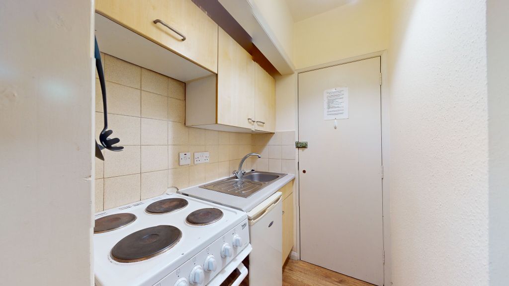 Property photo 2 of 8 Kitchen