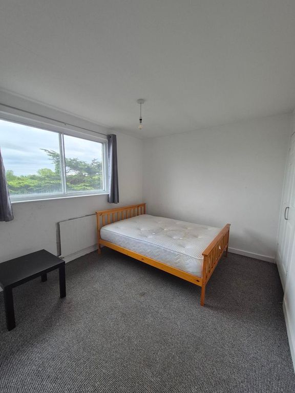 Property photo 3 of 8 Main Bedroom