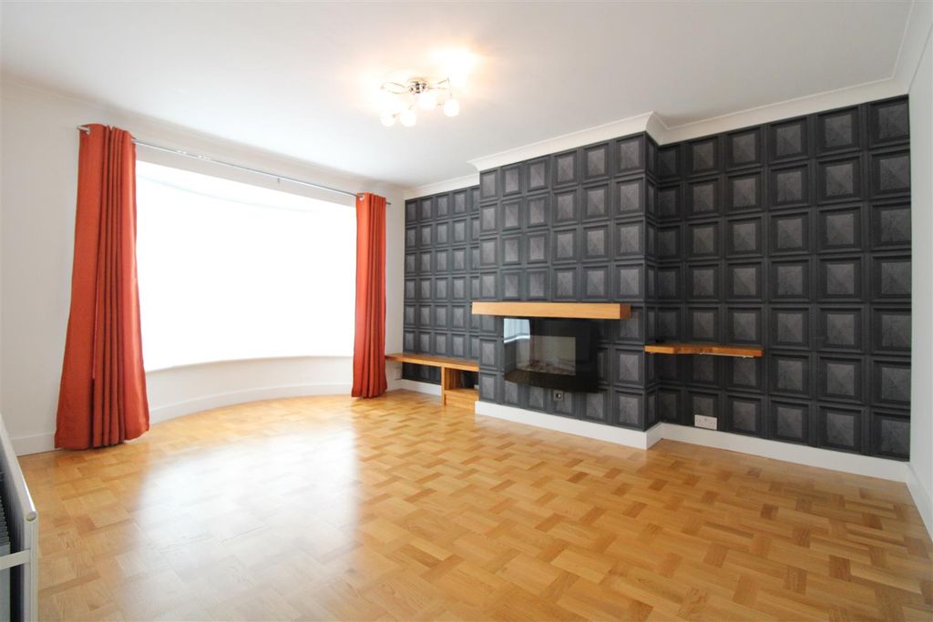 Property photo 2 of 12 B.Lo.Jpg