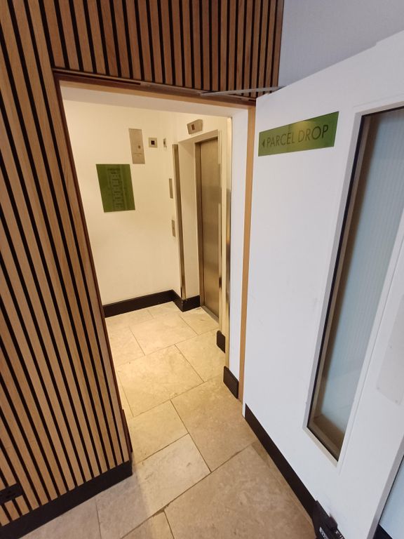 Property photo 3 of 10 Lift & Parcel Drop
