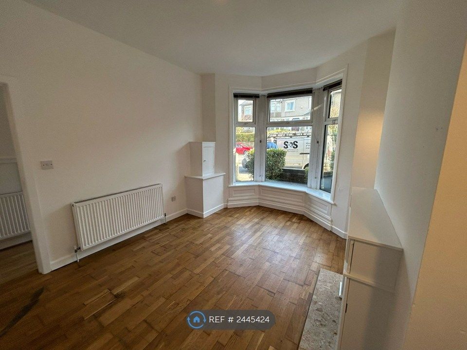 Property photo 2 of 10 Front Lounge
