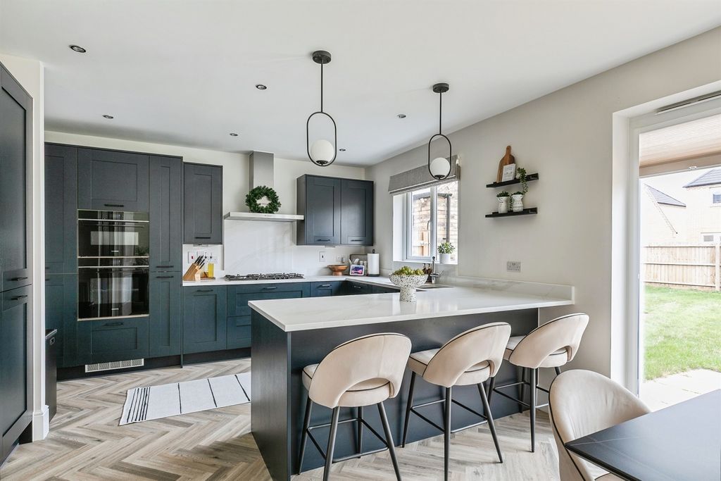 Property photo 2 of 31