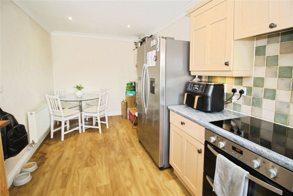 Property photo 3 of 11 Picture No. 28