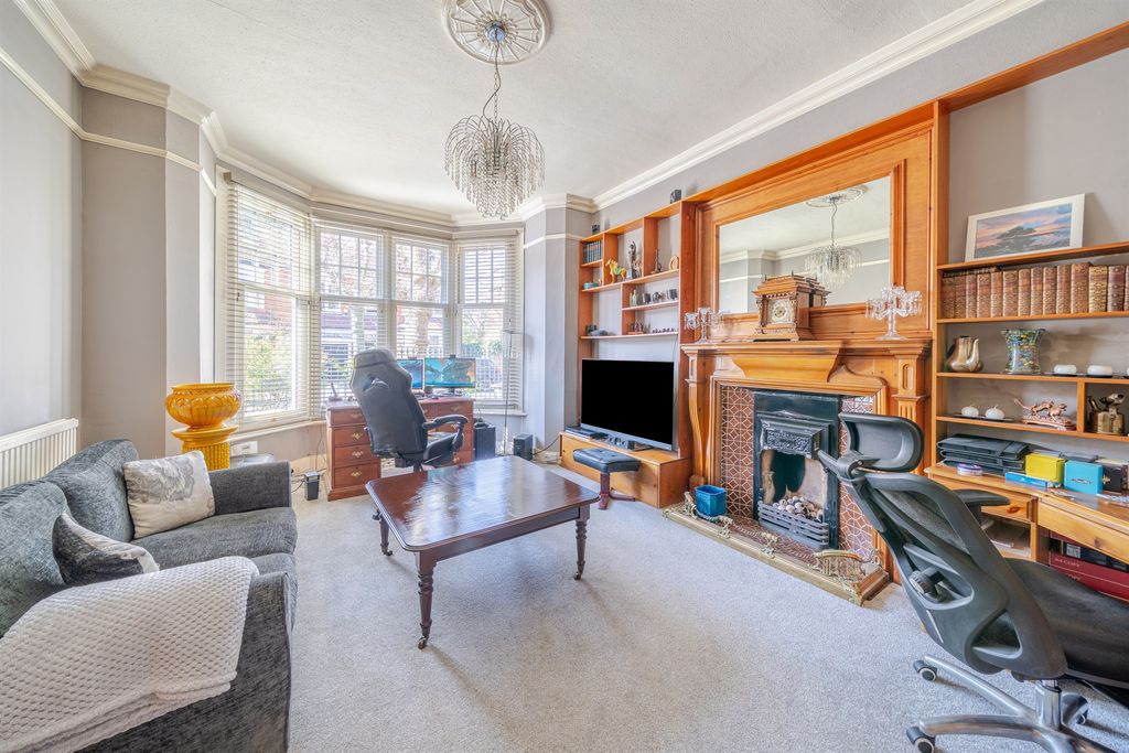 Property photo 3 of 12