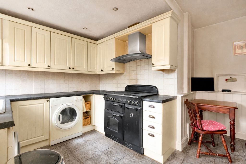 Property photo 3 of 26 Kitchen