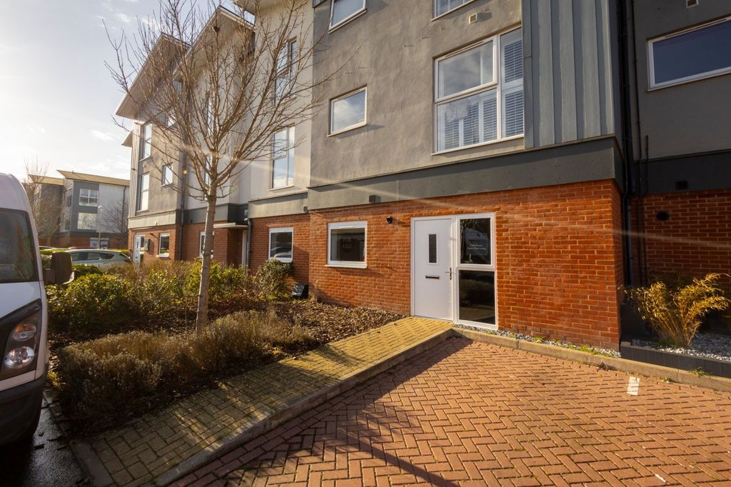 Property photo 1 of 14 Hawker6