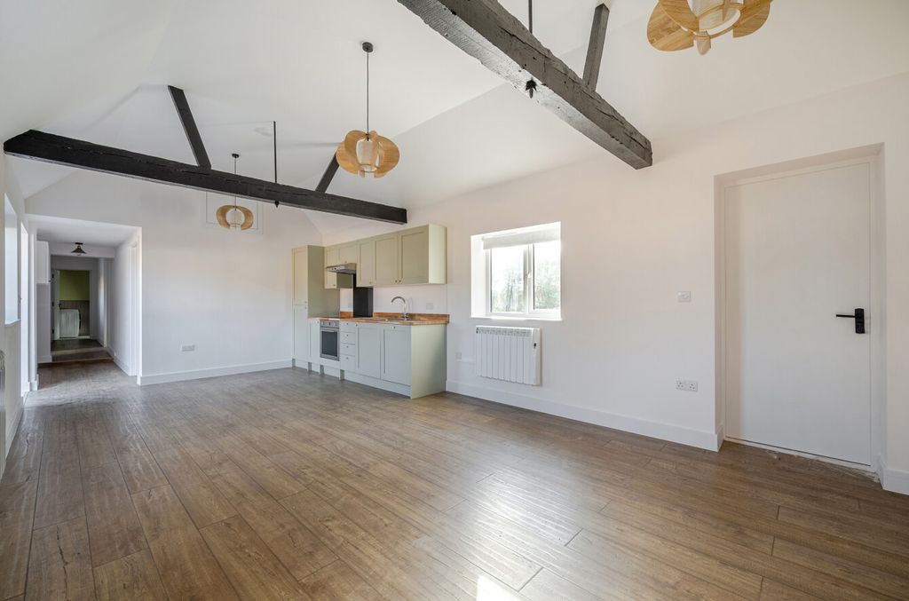 Property photo 3 of 9 1402459-9-696F78F...