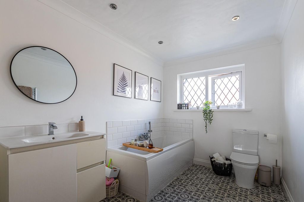 Property photo 2 of 22 Bathroom