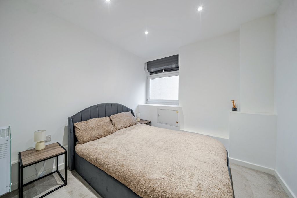 Property photo 2 of 14 Bedroom