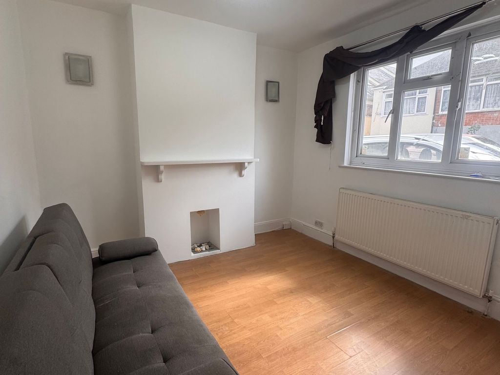 Property photo 3 of 6