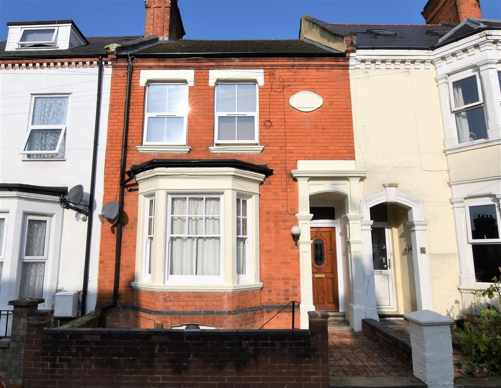 Property photo 1 of 6 39 Holly Road.Jpg