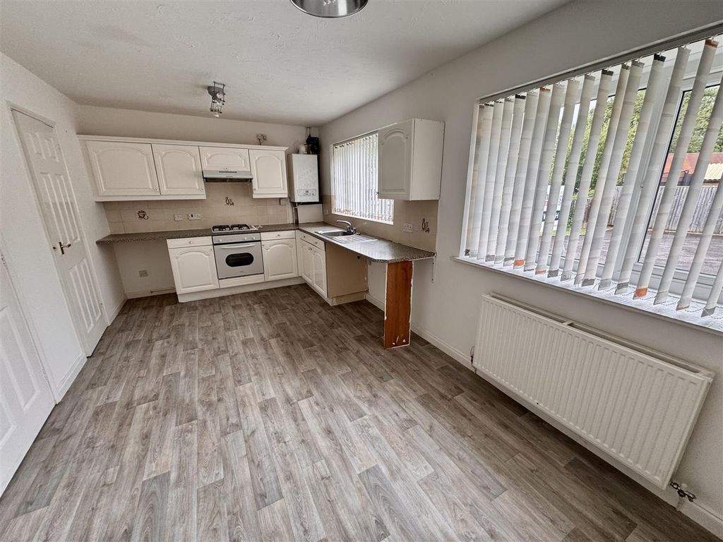 Property photo 3 of 12 Kitchen/Diner