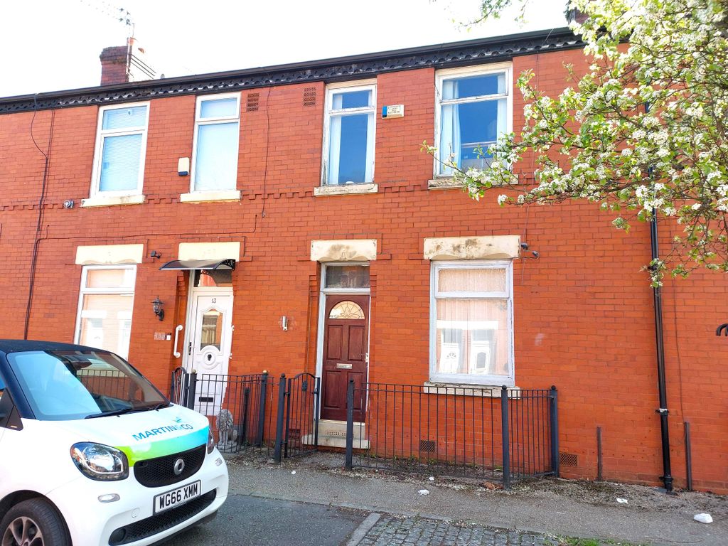 Property photo 1 of 11 15lg2