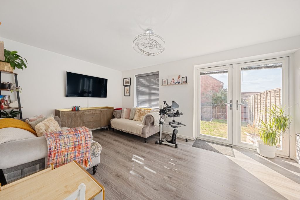 Property photo 2 of 20 5282042