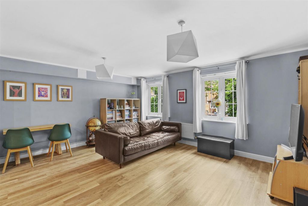 Property photo 2 of 14 22 Tom Evans Court, Coningsby Rd, Hp13 5Ff-8.Jpg