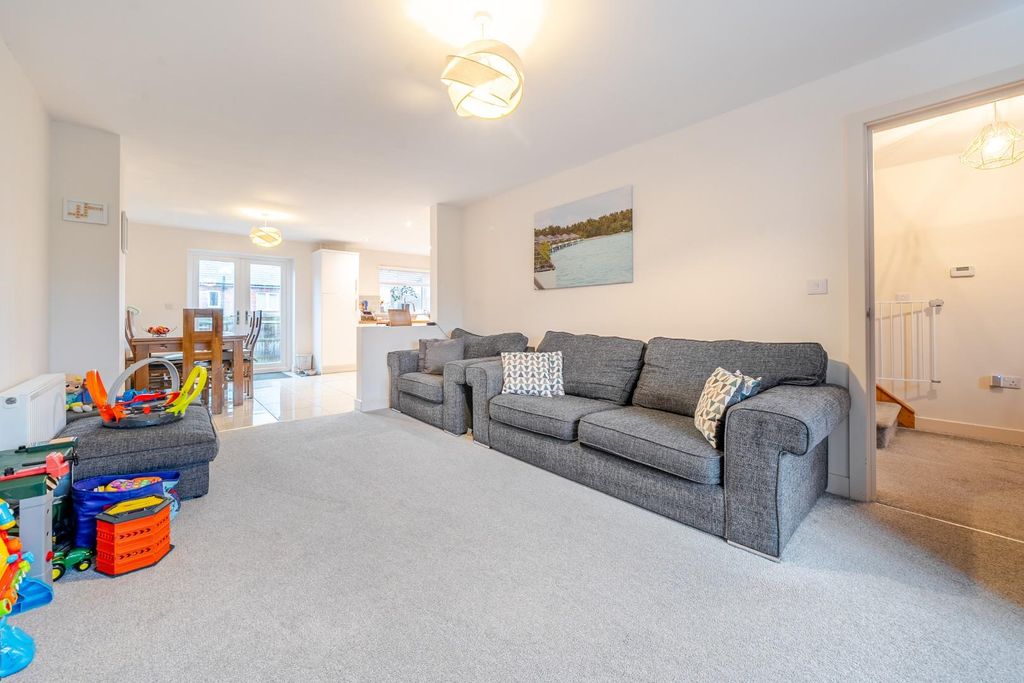 Property photo 3 of 16 2nd View Lounge.Jpg