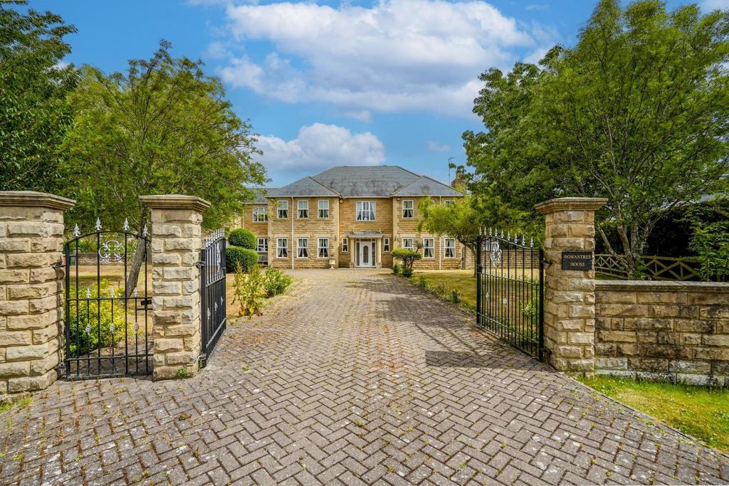 Property photo 2 of 14 External