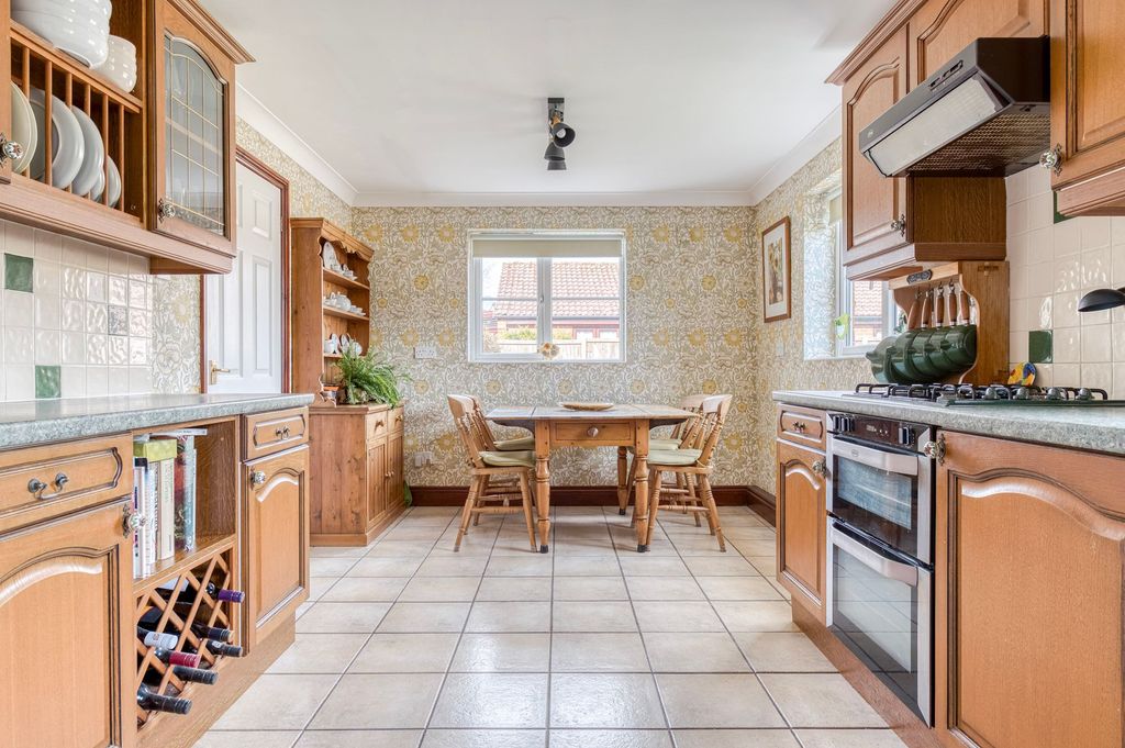 Property photo 3 of 23