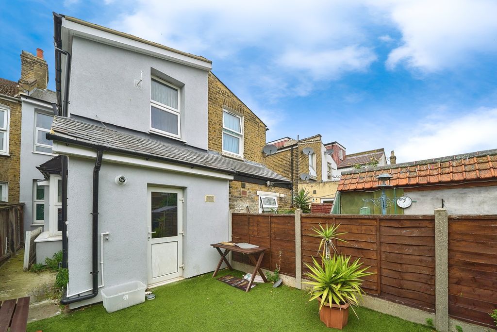 Property photo 3 of 17 Photo