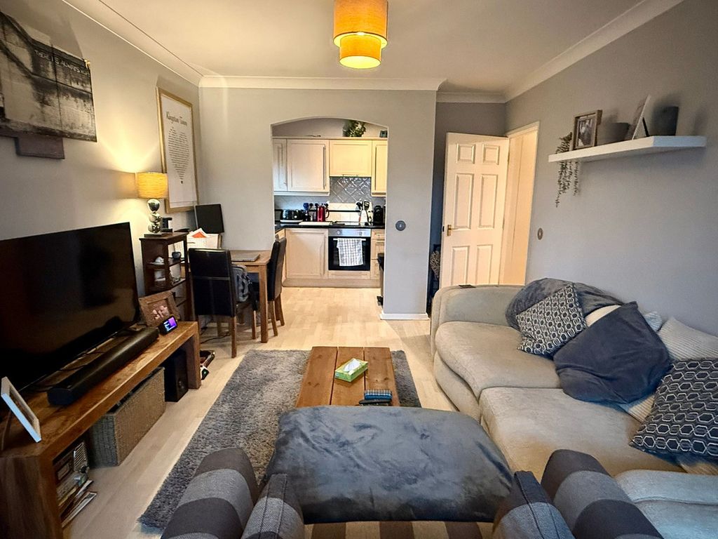 Property photo 2 of 10