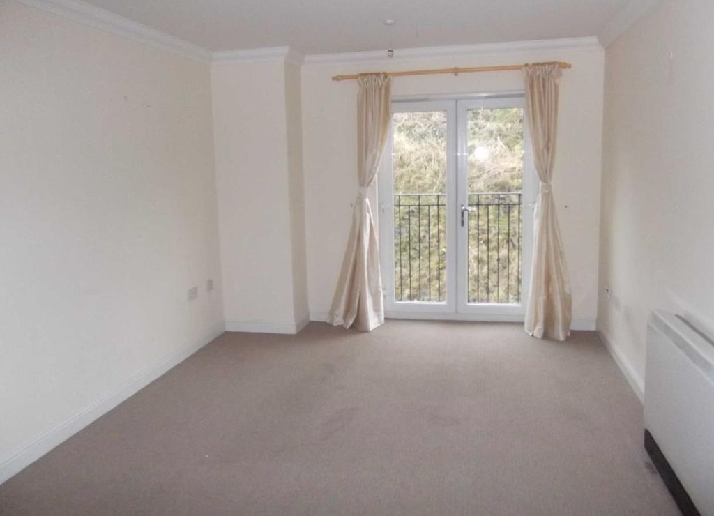 Property photo 3 of 4 Living Room