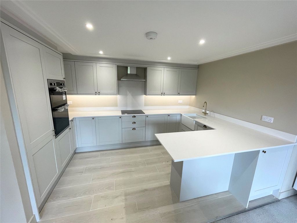 Property photo 2 of 9 Kitchen