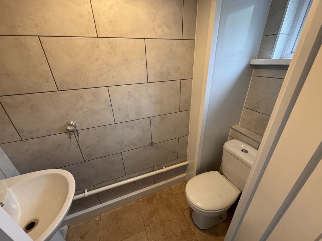 Property photo 3 of 14 Ground Floor WC