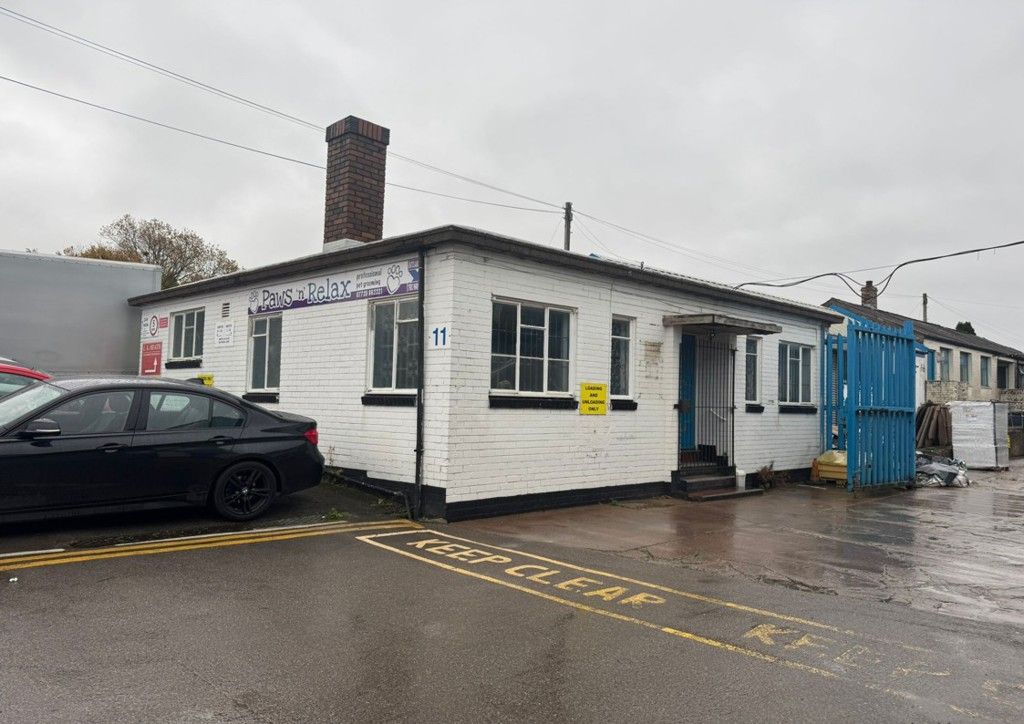 Property photo 1 of 6 Photo 6