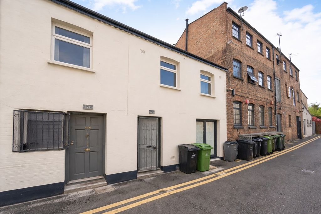 Property photo 1 of 2