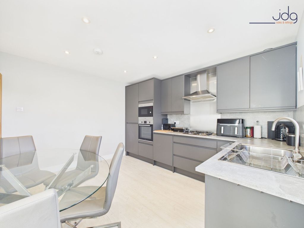 Property photo 3 of 15 Kitchen