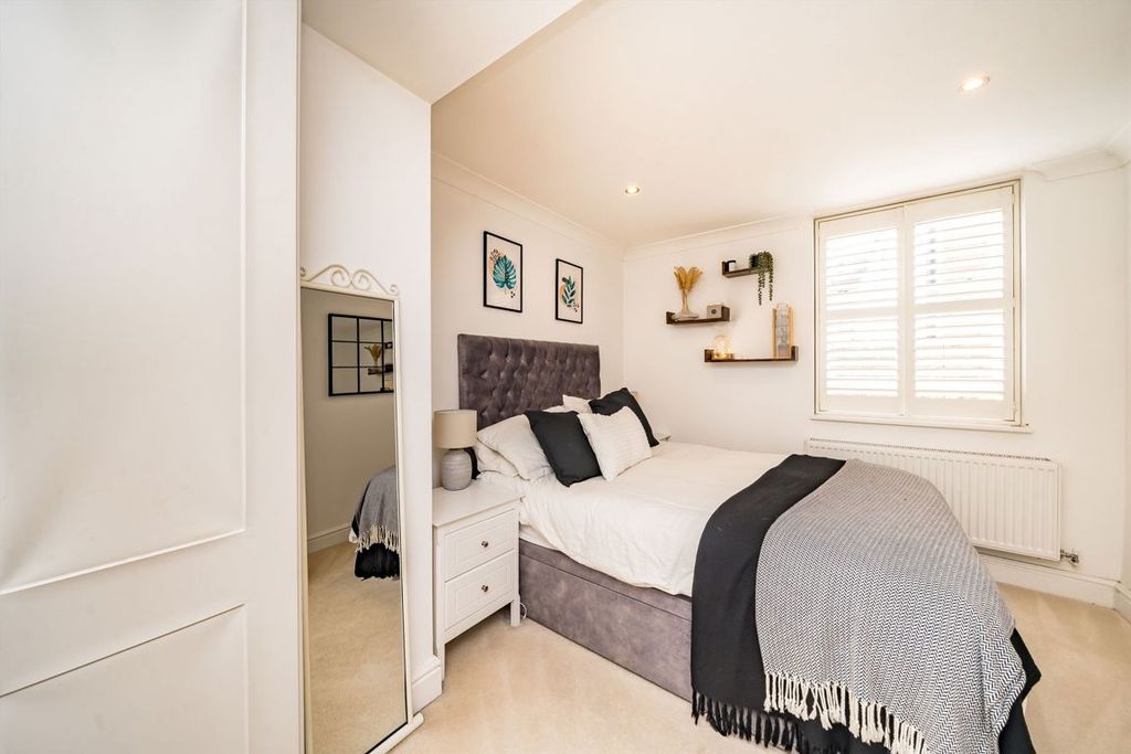 Property photo 3 of 6