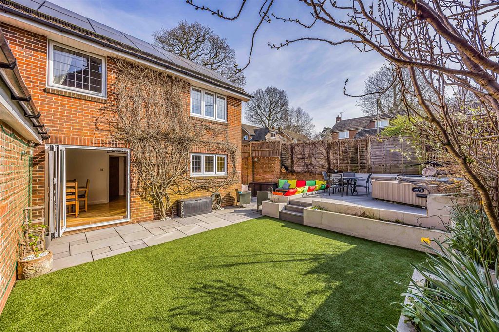 Property photo 3 of 24 11 Deanswood Drive, Waterlooville-Small-Porticomar