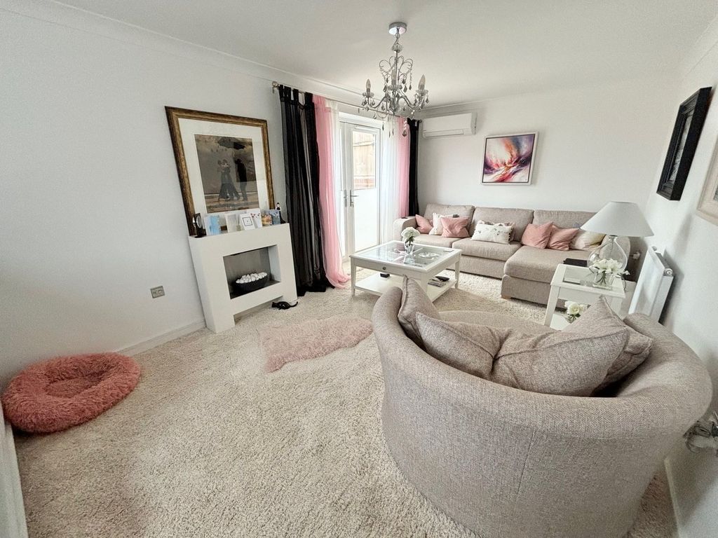 Property photo 2 of 21