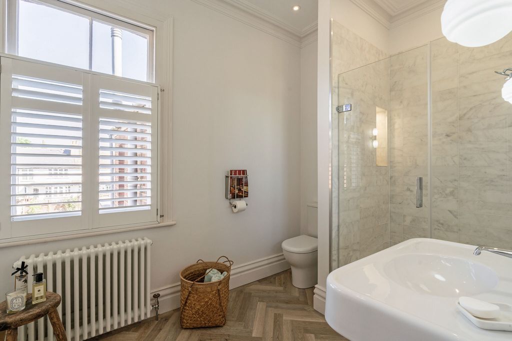 Additional image 19 of 5 bed detached house for saleNetley Street, Farnborough GU14