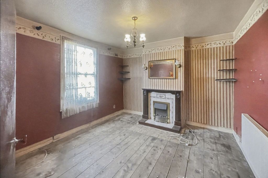 Property photo 2 of 18 85 Clapham Manor Street, Clapham, London, Sw4 6Dr